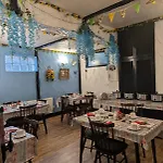 Oyo Wynnstay Hotel